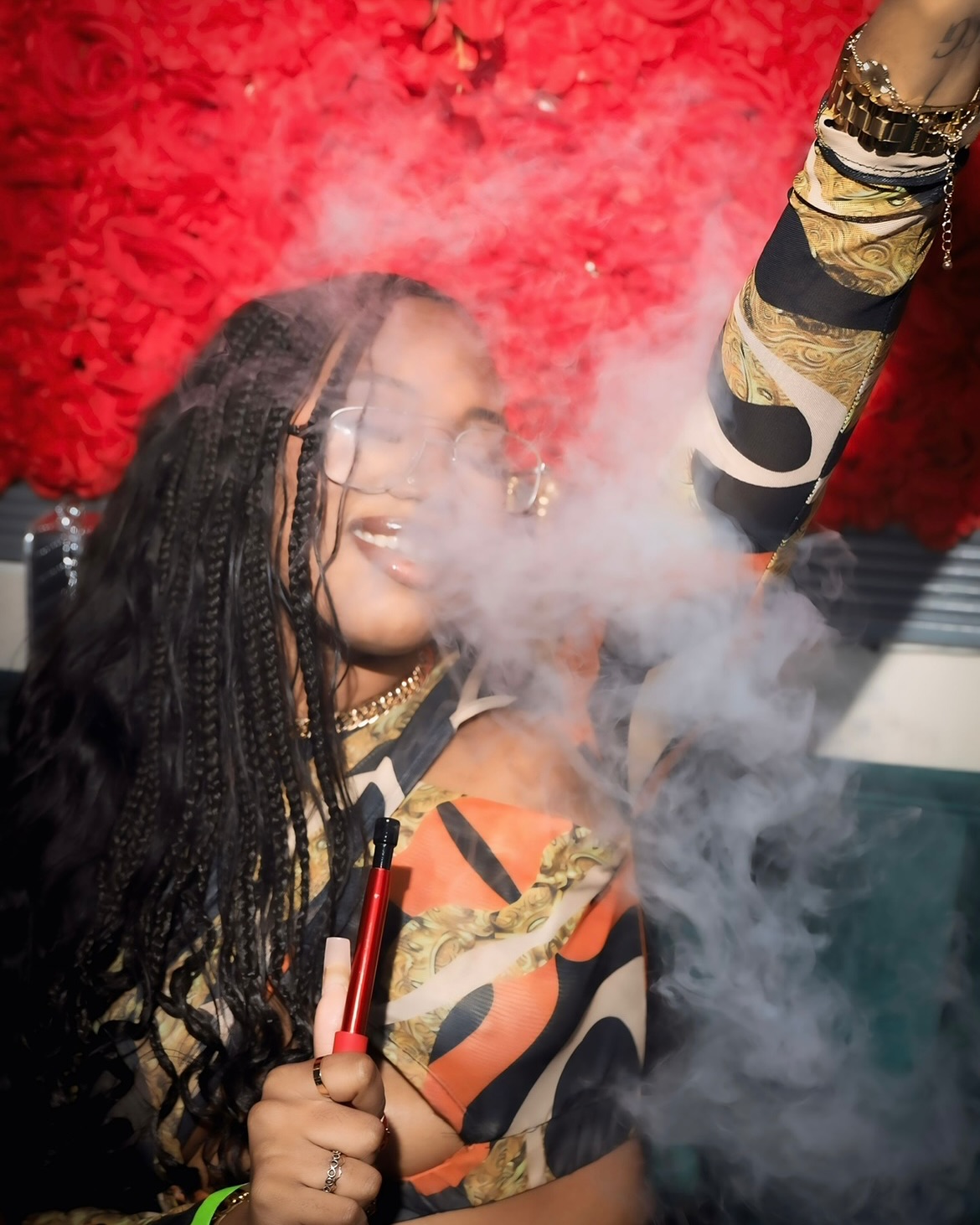 Premium hookah experience with smoke effects